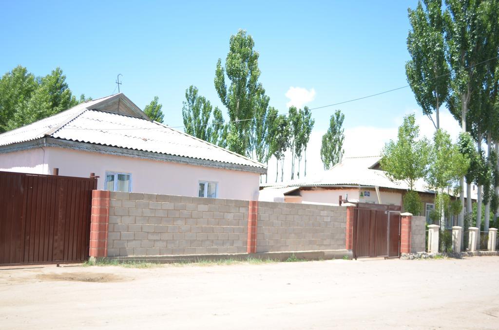 Guest House Mira Kochkor Buitenkant foto